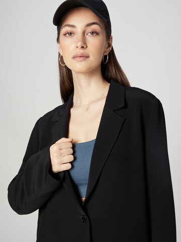 Blazer 'Malou' di A LOT LESS in nero