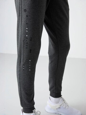 Regular Pantalon Tommy Life en gris