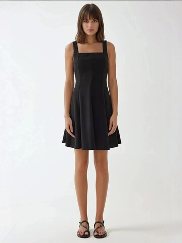 Hiccup Dress in Black: front