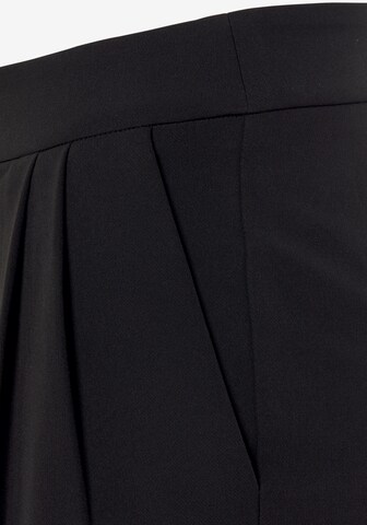 Regular Pantalon à plis LASCANA en noir