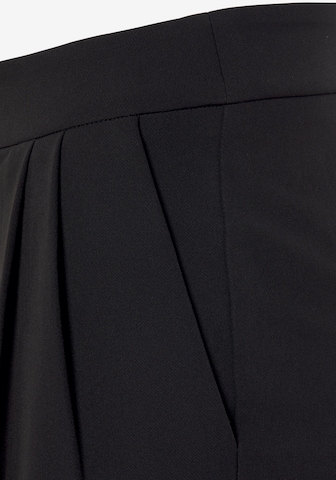 LASCANA Regular Suorat housut värissä musta
