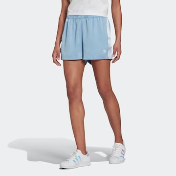 Loosefit Pantaloni de la ADIDAS ORIGINALS pe albastru: față