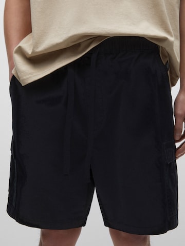 Pull&Bear Loosefit Shorts in Schwarz