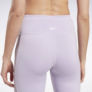Reebok Skinny Spodnie sportowe 'Safari' w kolorze fioletowy