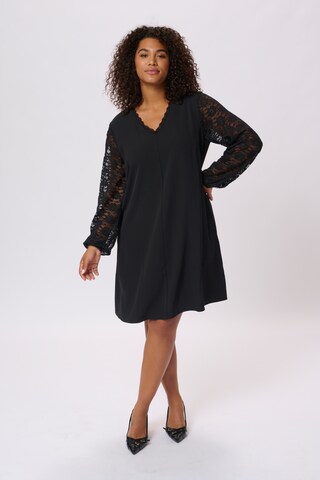 Robe de cocktail 'Milli' KAFFE CURVE en noir
