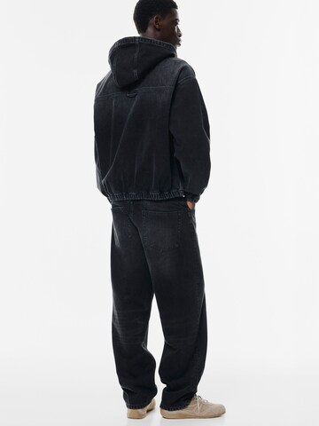 Hanorac de la Pull&Bear pe negru