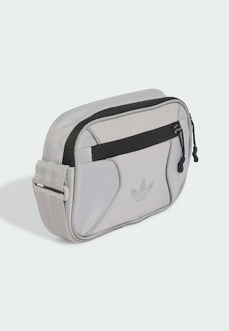 ADIDAS ORIGINALS - Mala de ombro 'Airliner' em cinzento