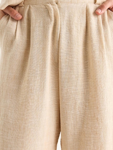 Completo pantalone di Bianco Lucci in beige