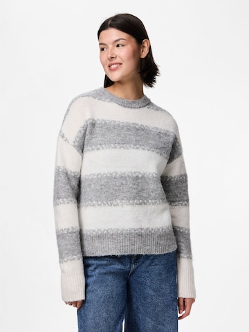 PIECES Sweater 'PCMilla' in Grey: front