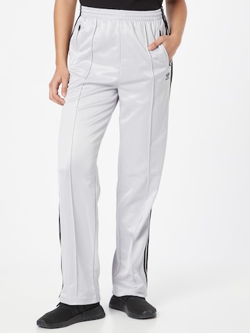 Loosefit Pantalon ADIDAS ORIGINALS en argent : devant