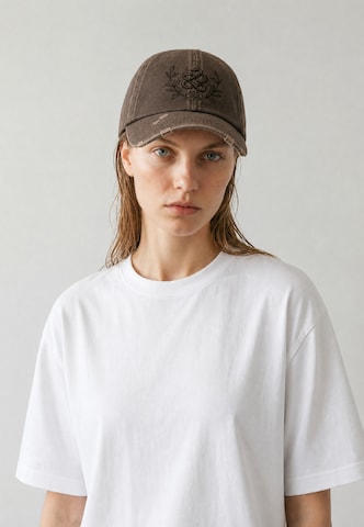 Cappello da baseball 'MERCY' di Vertere Berlin in marrone: frontale