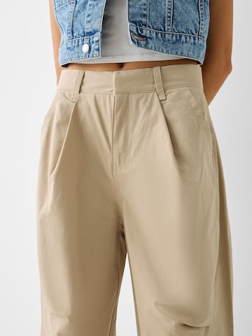 Bershka Loose fit Pleat-front trousers in Beige