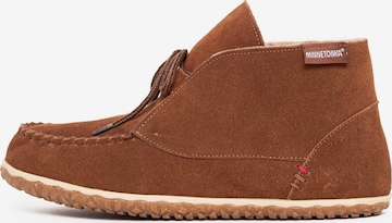 brūns Minnetonka Klasiskie šņorzābaki 'Torrey': no priekšpuses