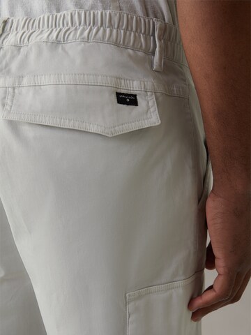 Coupe slim Pantalon cargo 'Cuny' STRELLSON en blanc
