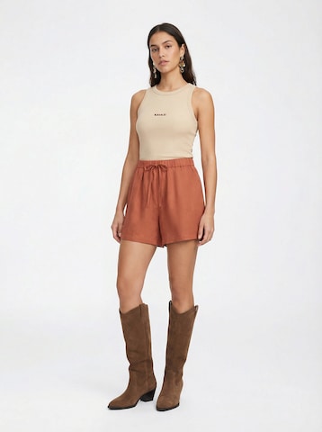 KAVAZI Regular Trousers in Red