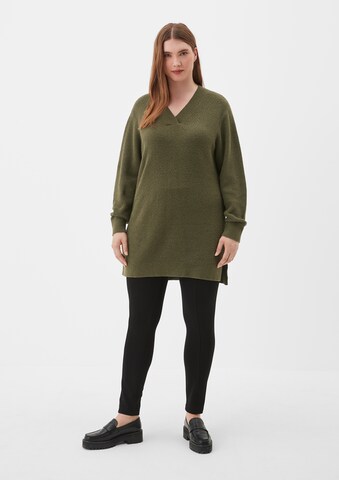 TRIANGLE Sweater in Green
