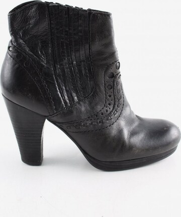 APEPAZZA Dress Boots in 37 in Black: front