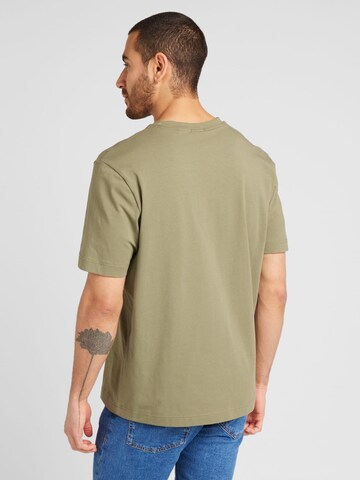 Tricou 'TChup' de la BOSS pe verde