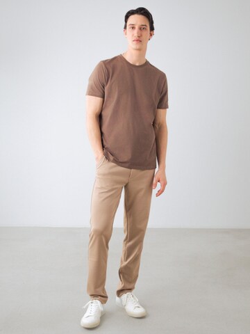 Honest Basics Shirt 'T-shirt Men' in Bruin
