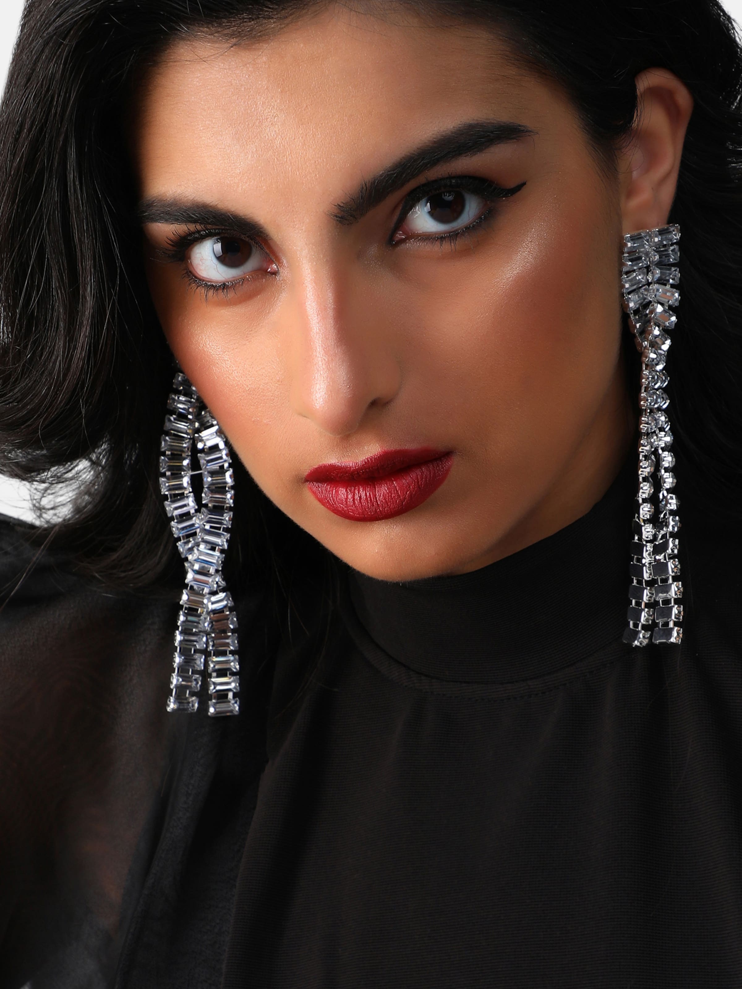 SOHI Náušnice – stříbrná: přední strana