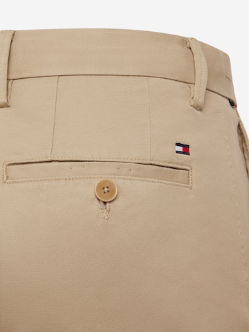 TOMMY HILFIGER Slimfit Chinohousut 'Denton' värissä beige