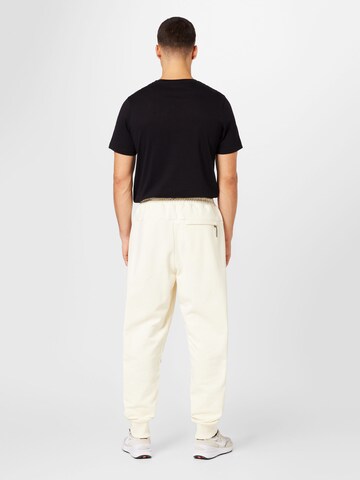 Tapered Pantaloni de la Nike Sportswear pe alb