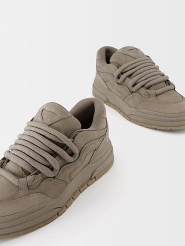 Baskets basses Bershka en gris