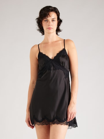 Lenjerie sexy de la Abercrombie & Fitch pe negru: față