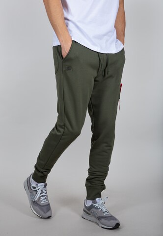 ALPHA INDUSTRIES - Tapered Calças 'X-Fit' em verde