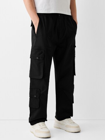 Loosefit Pantaloni cu buzunare de la Bershka pe negru: față