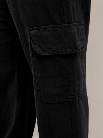 Regular Pantalon cargo 'Nana' KAFFE CURVE en noir