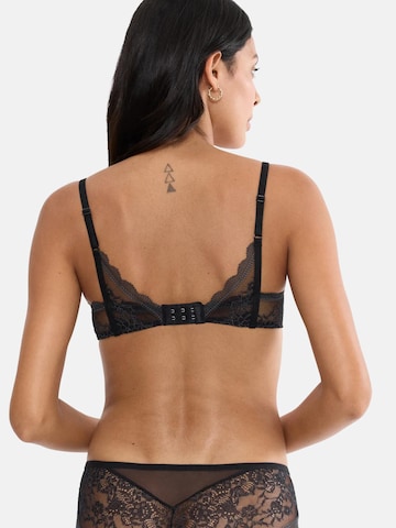 TRIUMPH Μπαλκονέ Σουτιέν 'Allure' σε μαύρο