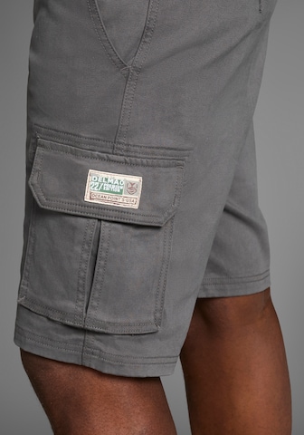 DELMAO Regular Shorts in Grau