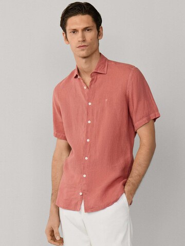 Coupe regular Chemise Hackett London en rouge : devant