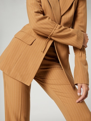 Bella x ABOUT YOU Blazer 'Florence' i brun