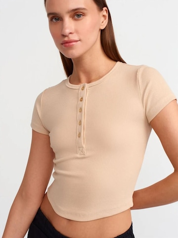 Maglietta di Dilvin in beige