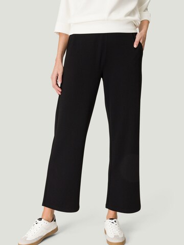 Wide leg Pantaloni di zero in nero: frontale