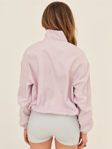 ABOUT YOU x Sofia Tsakiridou Prehodna jakna 'Saphira' | vijolična barva