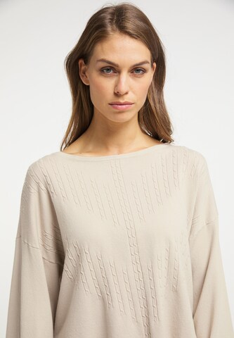 Usha Trui in Beige