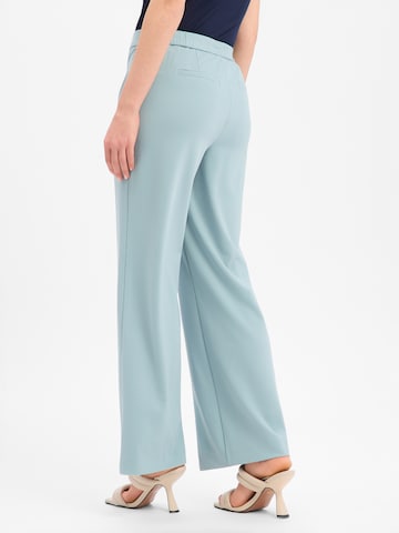 zero Flared Bundfaltenhose in Grün