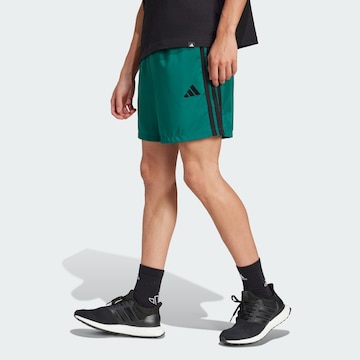 ADIDAS SPORTSWEAR Обычный Спортивные штаны 'Essentials Chelsea' в Зеленый