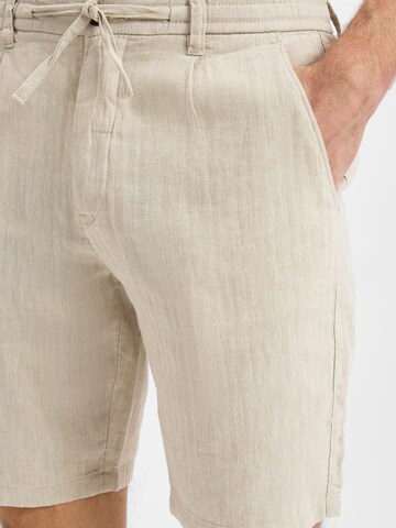 Lindbergh Regular Pleat-Front Pants in Beige