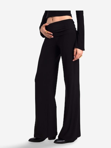 THE-ARE Flared Broek in Zwart: voorkant