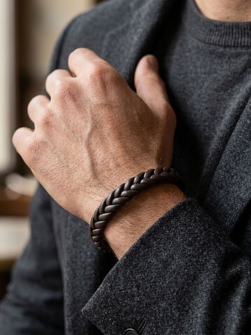 UNIQAL Rannekoru 'BRAID' värissä ruskea