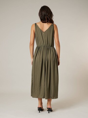 Robe 'Isavera' Deeluxe en vert