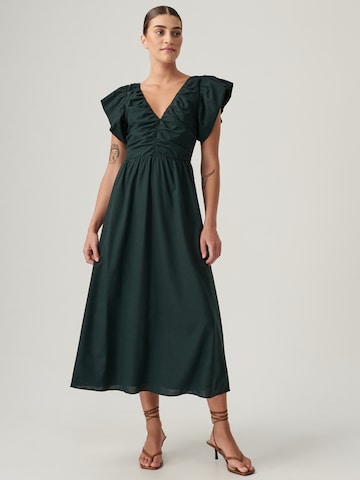 The Fated Dress 'GWEN' in Green: front