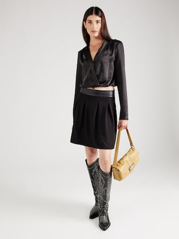 Gonna 'Letizia' di ABOUT YOU in nero