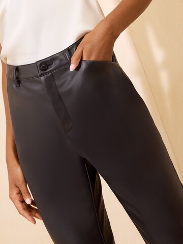 Flared Pantaloni di Friends Like These in nero