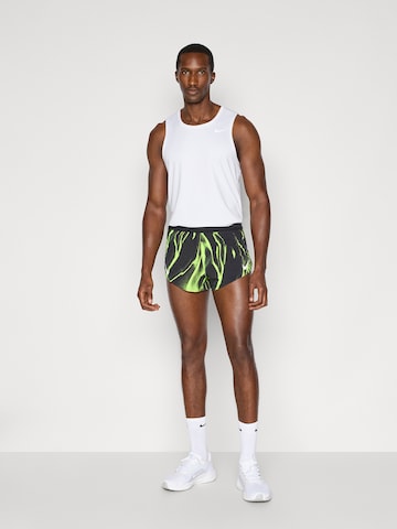 NIKE Regular Sportshorts 'AROSWFT' in Schwarz