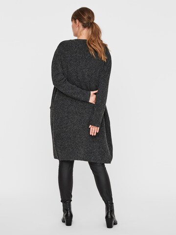 Vero Moda Curve Gebreid vest 'Doffy' in Zwart
